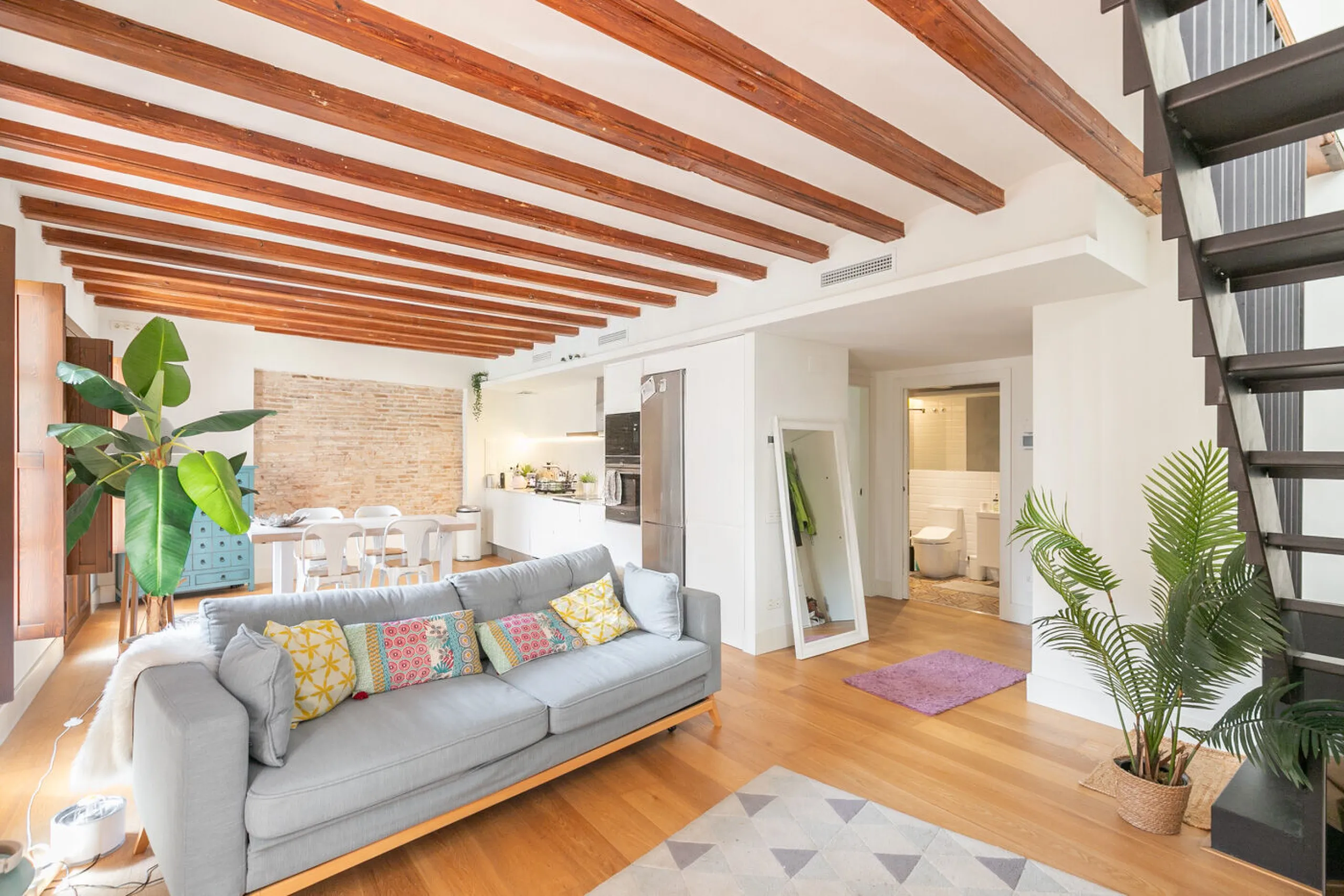 Historic Elegance with Private Terrace in the Heart of the Gothic Quarter, Barcelona