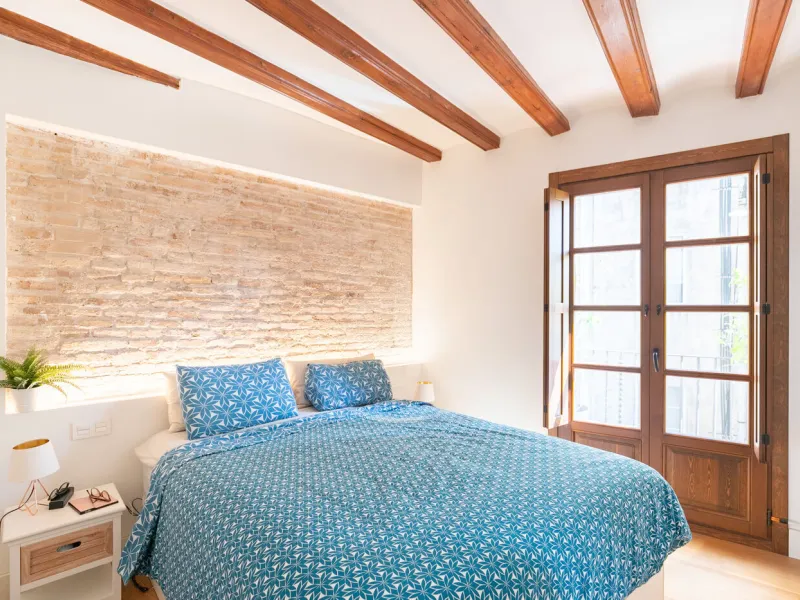 Historic Elegance with Private Terrace in the Heart of the Gothic Quarter, Barcelona