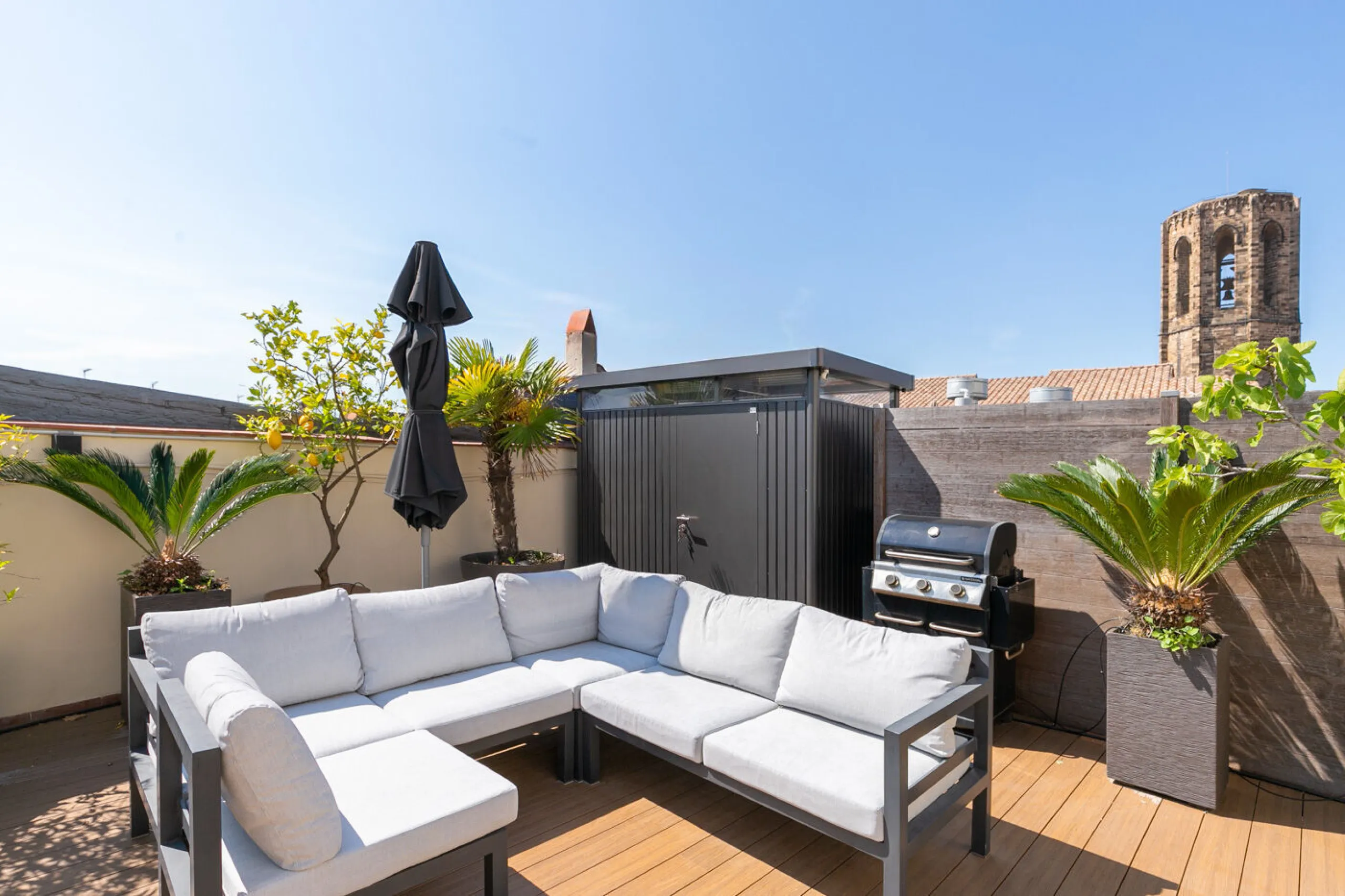 Historic Elegance with Private Terrace in the Heart of the Gothic Quarter, Barcelona