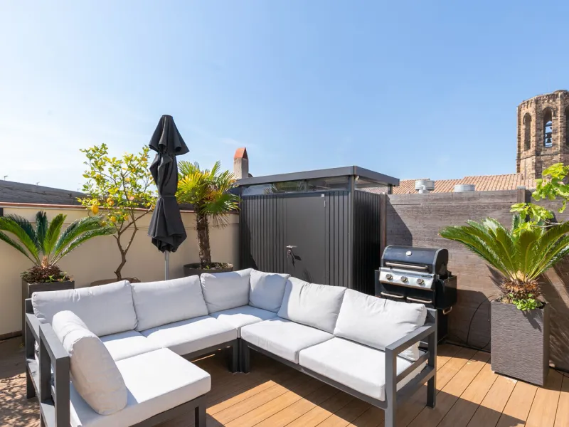Historic Elegance with Private Terrace in the Heart of the Gothic Quarter, Barcelona