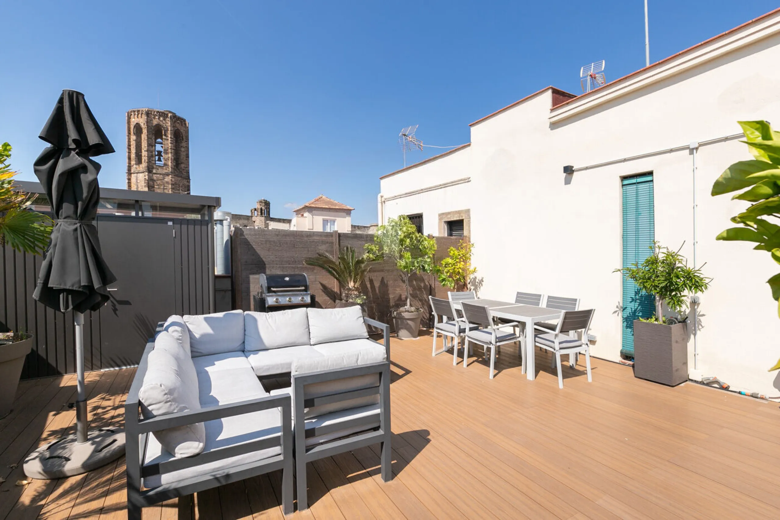 Historic Elegance with Private Terrace in the Heart of the Gothic Quarter, Barcelona