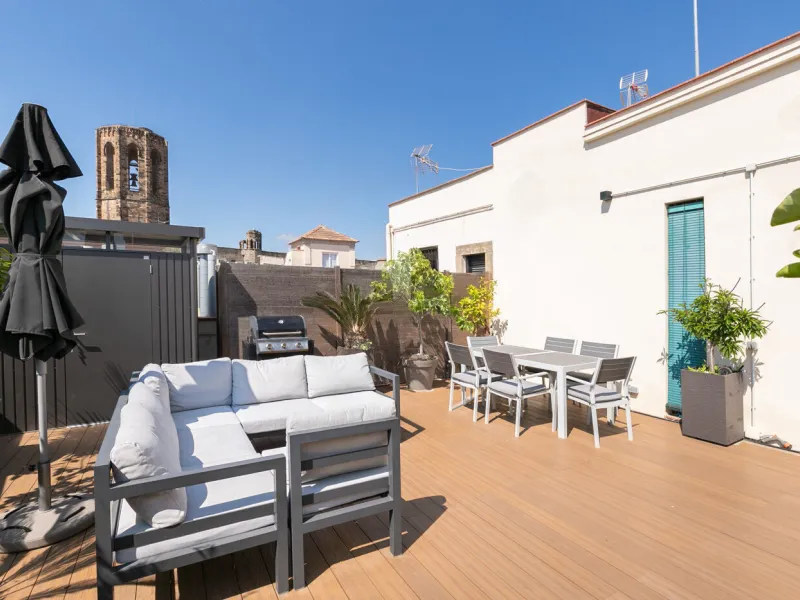 Historic Elegance with Private Terrace in the Heart of the Gothic Quarter, Barcelona