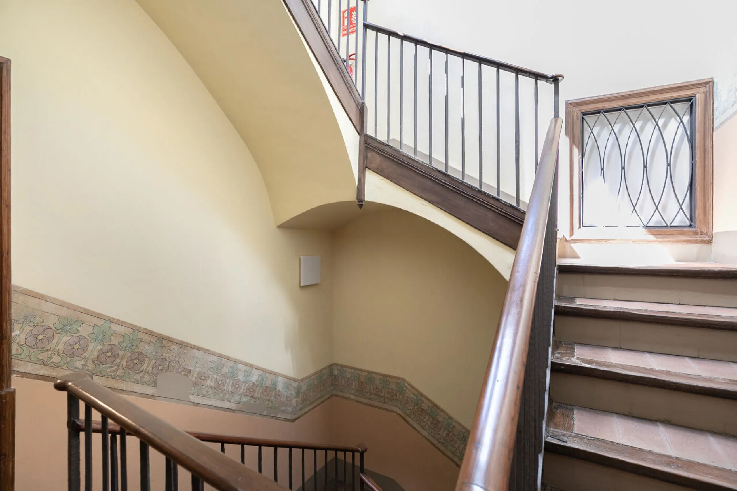 Historic Elegance with Private Terrace in the Heart of the Gothic Quarter, Barcelona