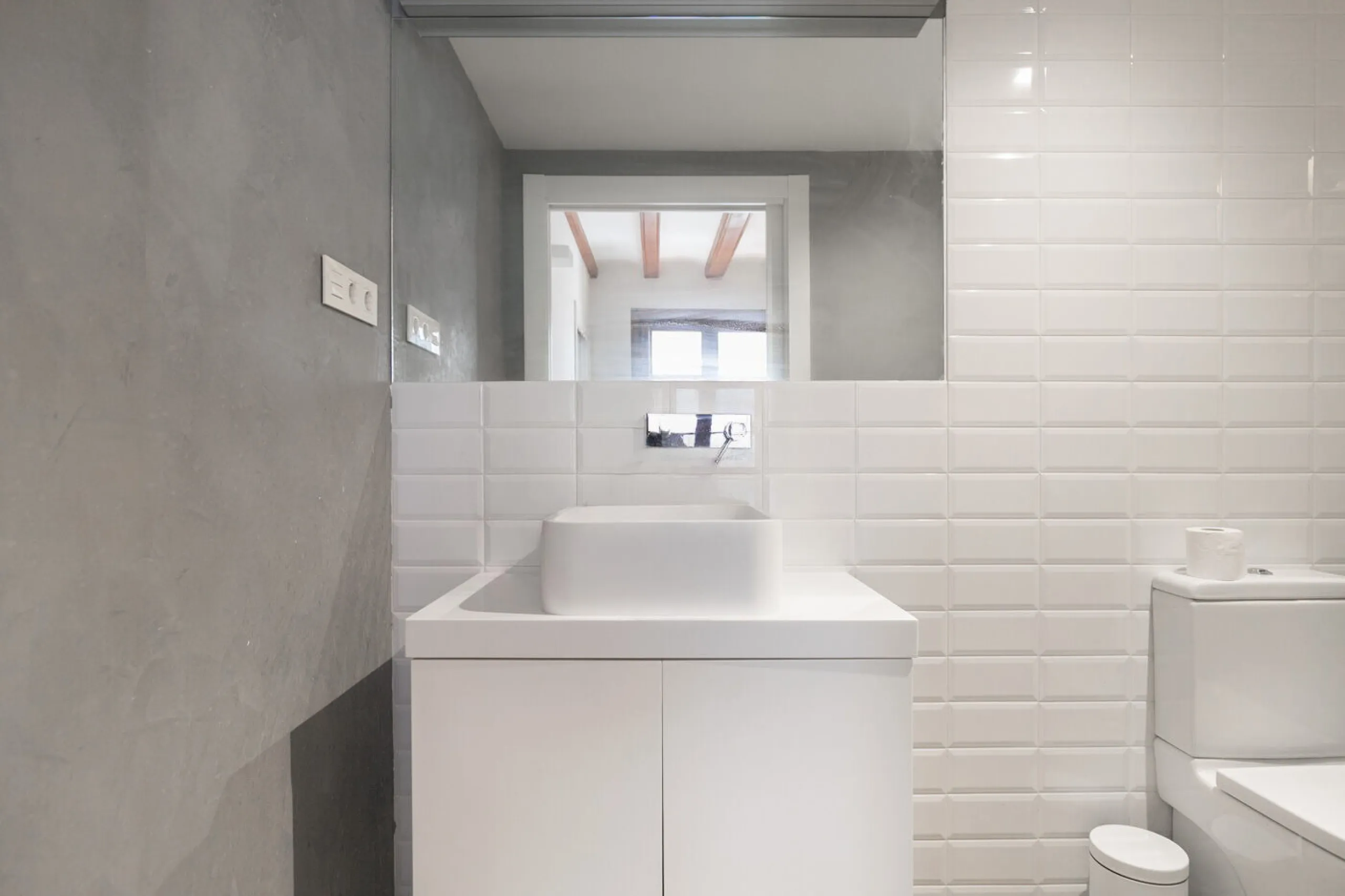 Historic Elegance with Private Terrace in the Heart of the Gothic Quarter, Barcelona