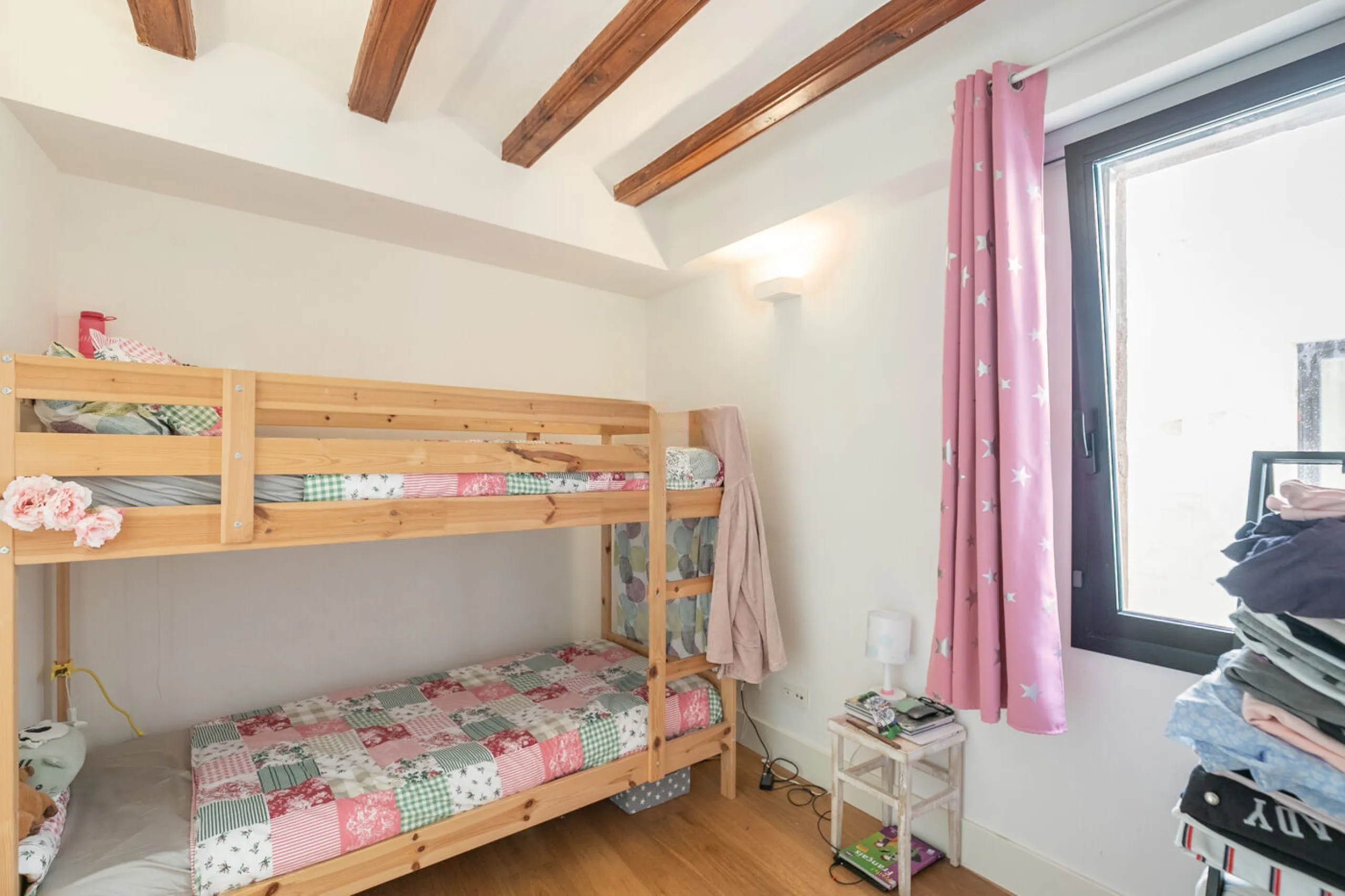 Historic Elegance with Private Terrace in the Heart of the Gothic Quarter, Barcelona