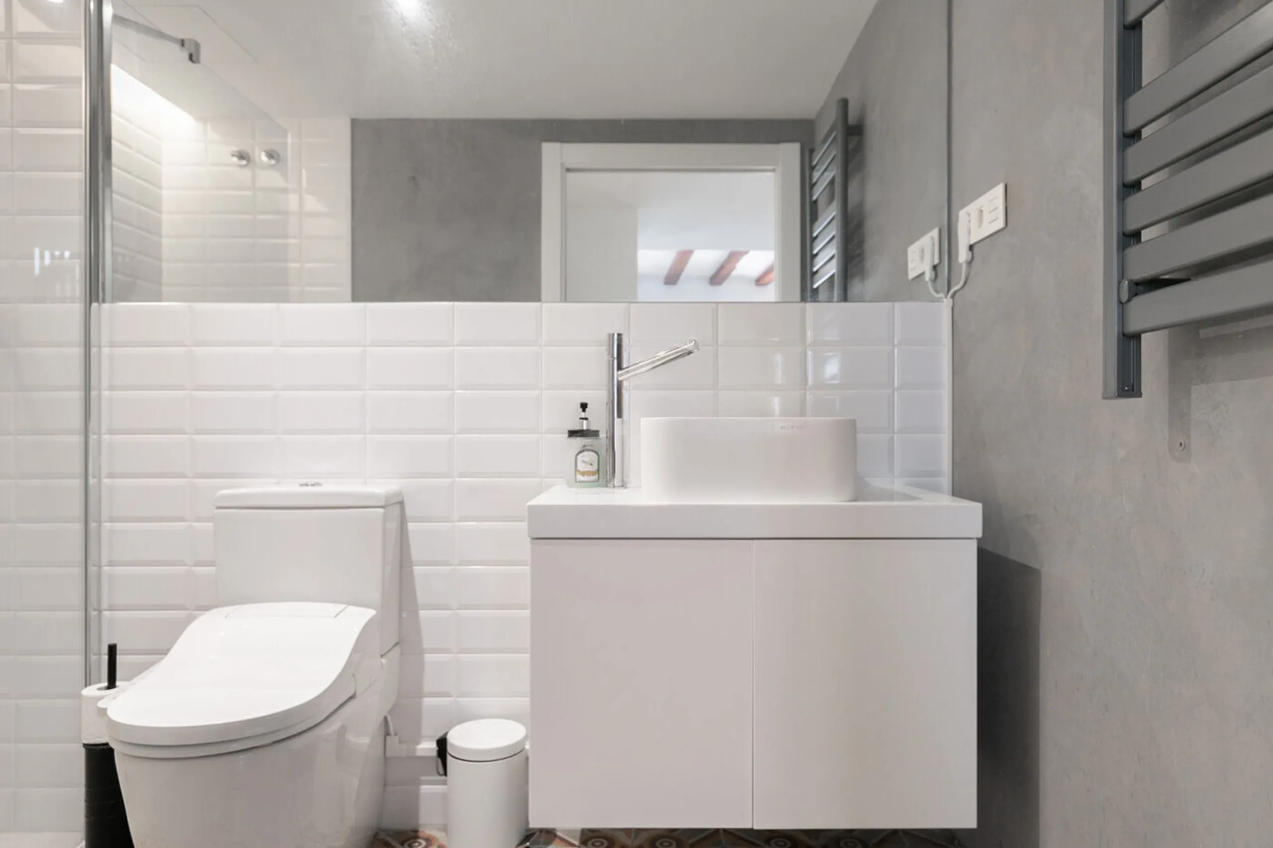 Historic Elegance with Private Terrace in the Heart of the Gothic Quarter, Barcelona