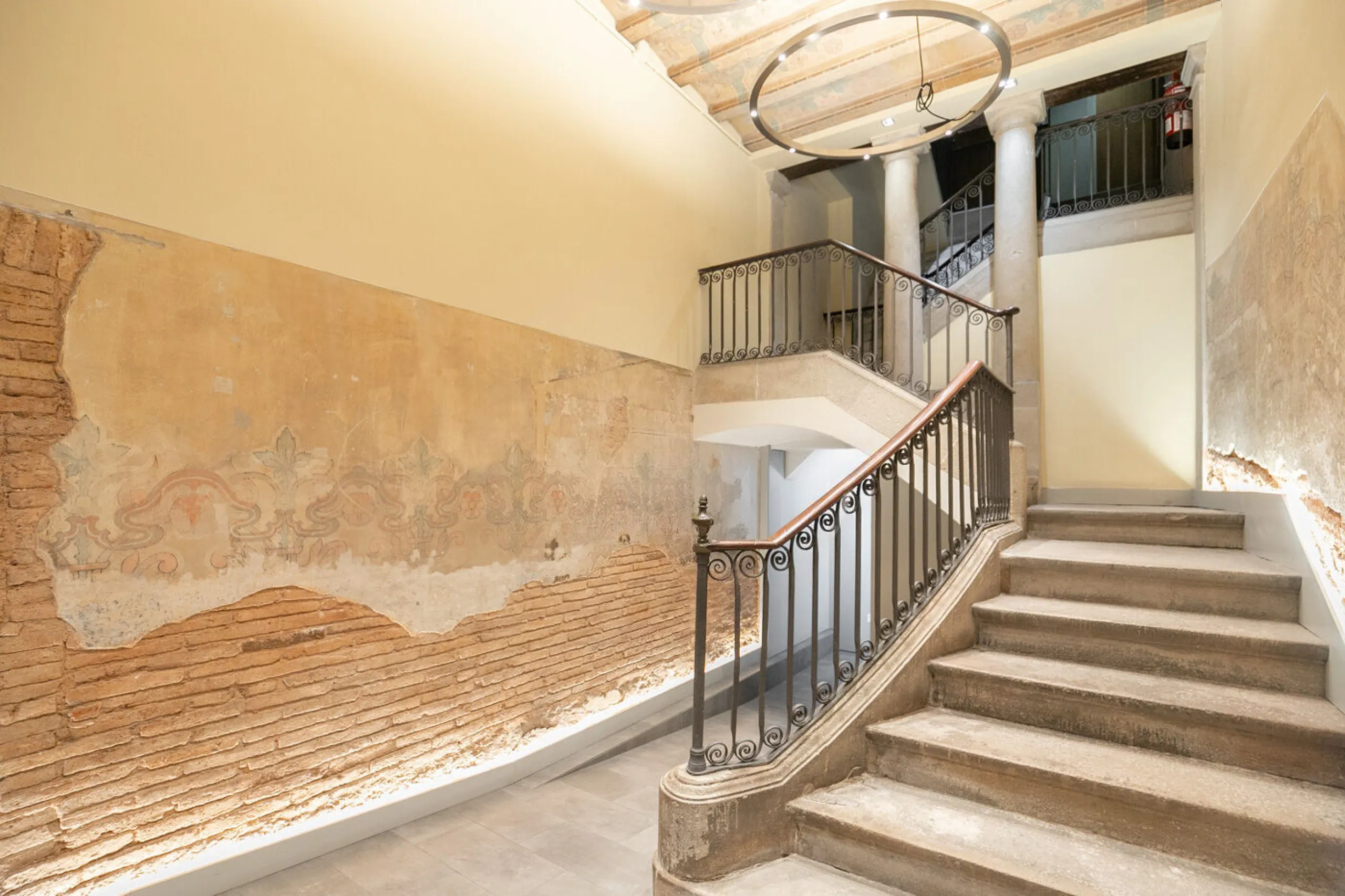 Historic Elegance with Private Terrace in the Heart of the Gothic Quarter, Barcelona