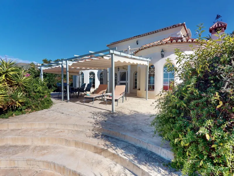 This elegant villa in Arenas, Málaga, offers a harmonious blend of space and style across two levels. The residence boasts four bedrooms and three bathrooms, with the primary bedroom providing generous personal space. The ground floor houses the main livi