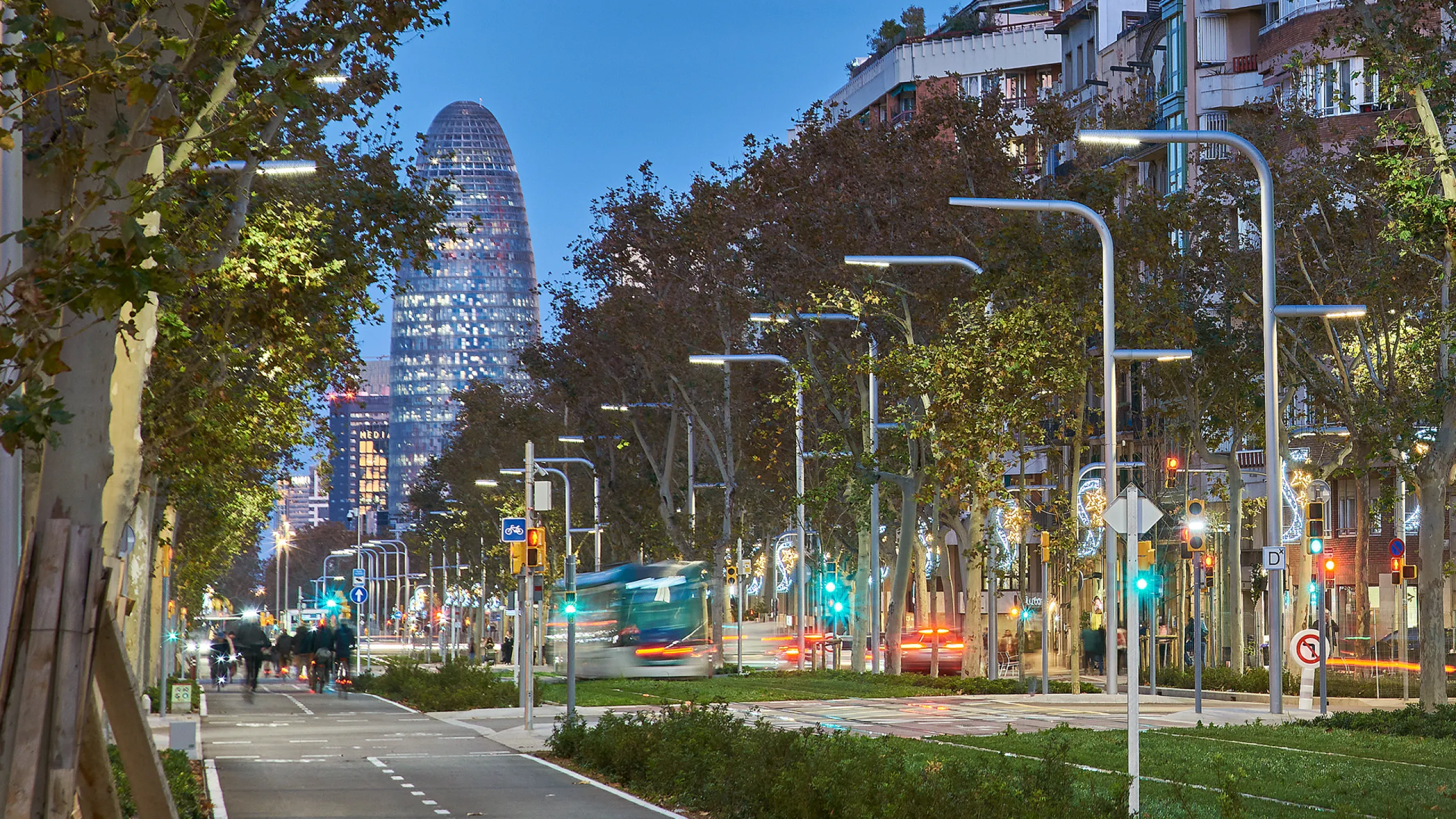 Profitable Restaurant in Avenida Diagonal, Next to Glories and Agbar Tower, Barcelona