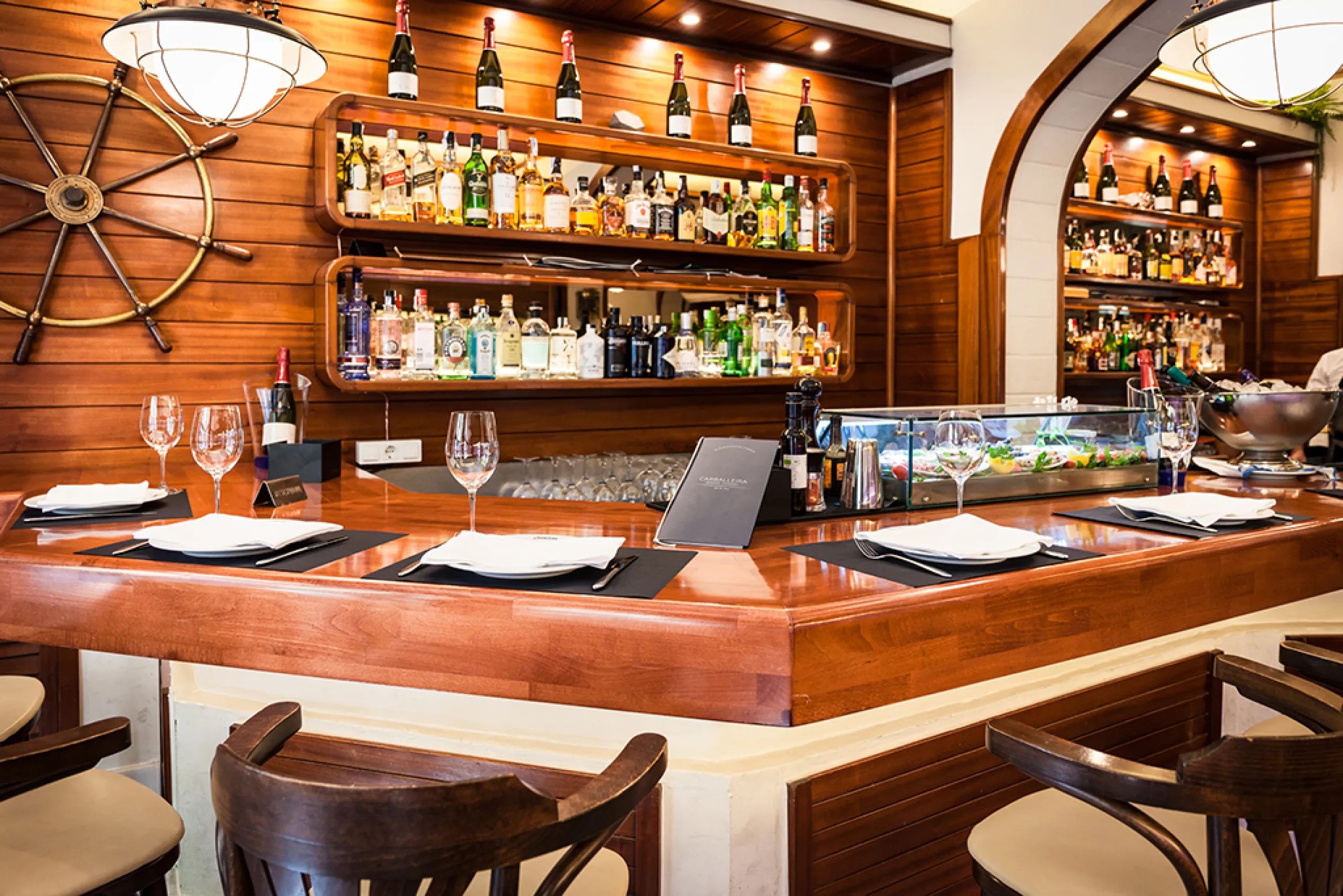 Restaurante en venta en zona de alto tránsito cerca de la playa – La Barceloneta, Barcelona