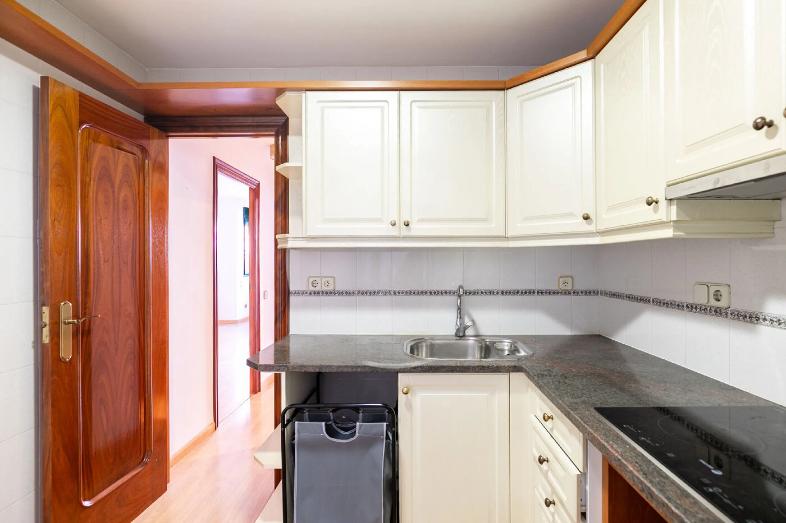 Your Charming Retreat in the Heart of Les Corts, Barcelona