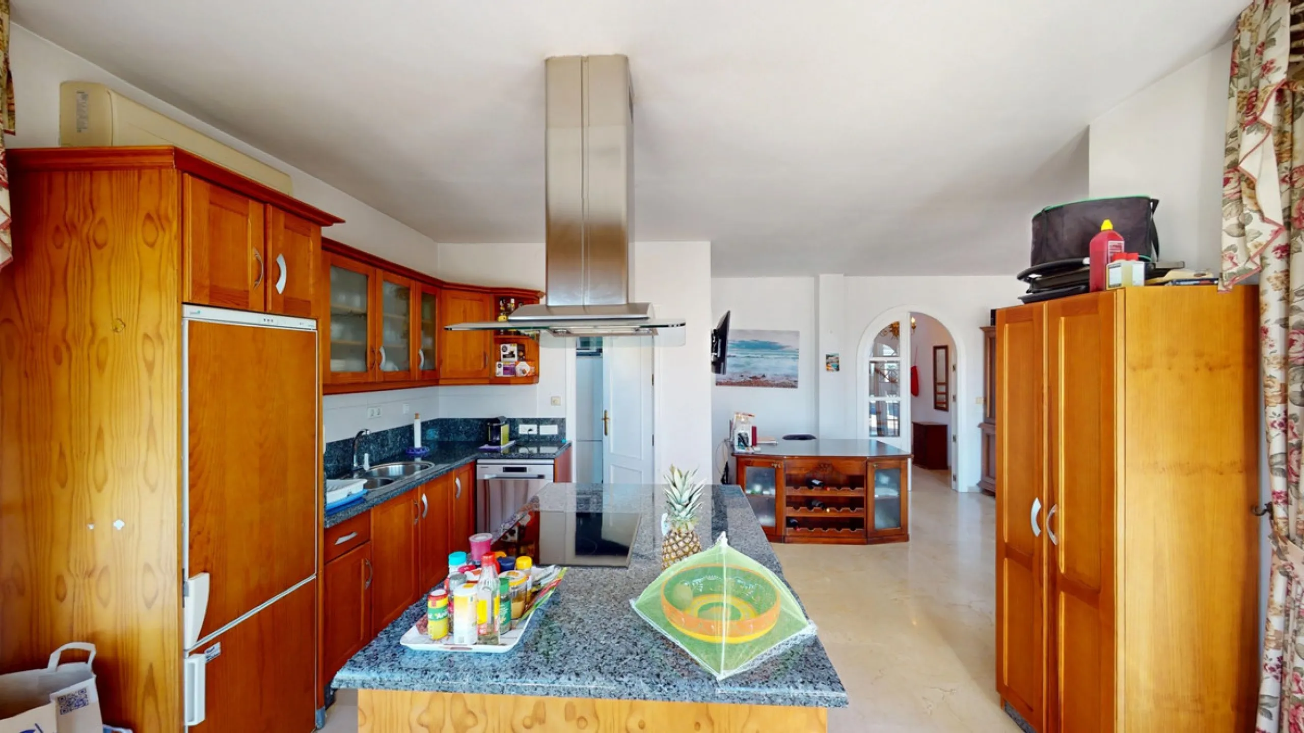 This elegant villa in Arenas, Málaga, offers a harmonious blend of space and style across two levels. The residence boasts four bedrooms and three bathrooms, with the primary bedroom providing generous personal space. The ground floor houses the main livi