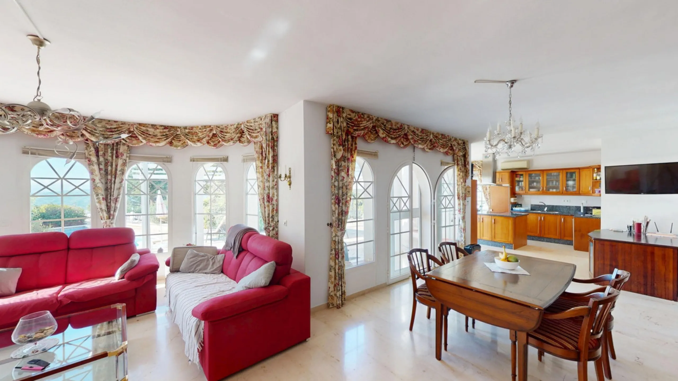 This elegant villa in Arenas, Málaga, offers a harmonious blend of space and style across two levels. The residence boasts four bedrooms and three bathrooms, with the primary bedroom providing generous personal space. The ground floor houses the main livi