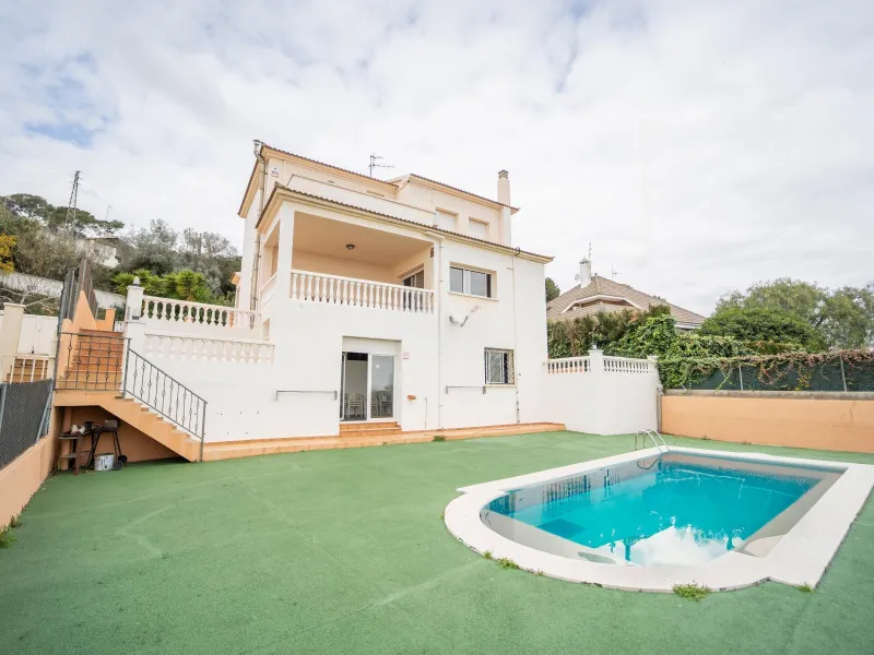 Villa elegante con vistas al mar en Coma-Ruga, Costa Dorada