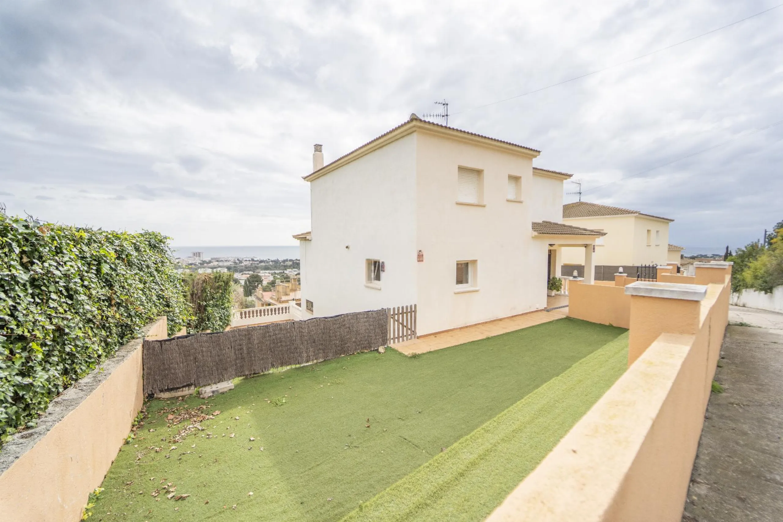 Villa elegante con vistas al mar en Coma-Ruga, Costa Dorada