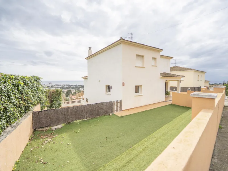 Villa elegante con vistas al mar en Coma-Ruga, Costa Dorada