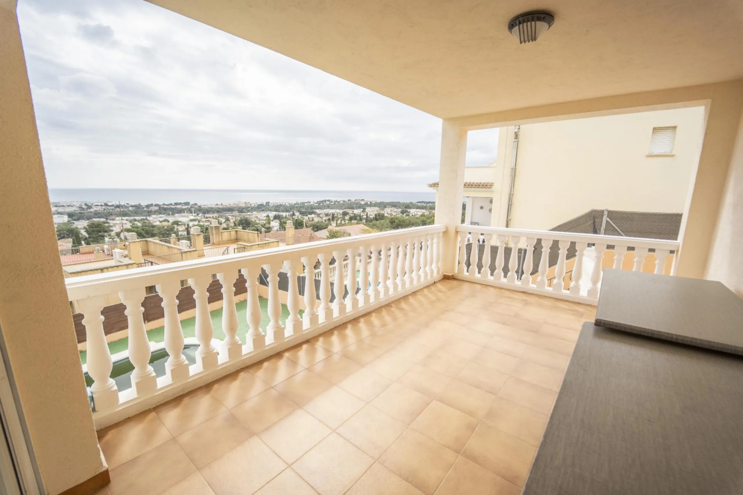 Villa elegante con vistas al mar en Coma-Ruga, Costa Dorada
