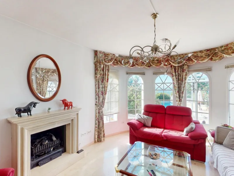This elegant villa in Arenas, Málaga, offers a harmonious blend of space and style across two levels. The residence boasts four bedrooms and three bathrooms, with the primary bedroom providing generous personal space. The ground floor houses the main livi