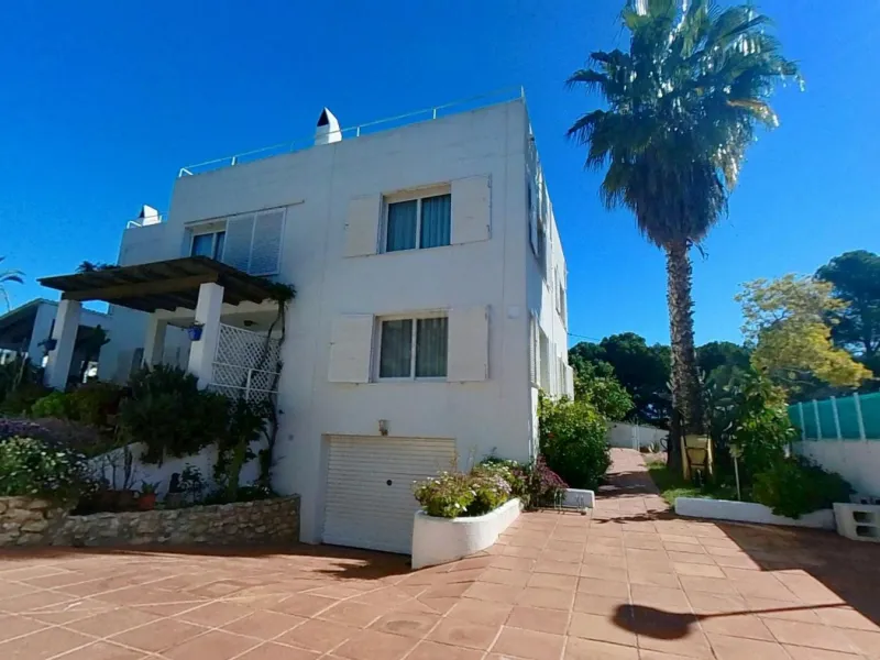 Spacious House by the Sea in Coma Ruga, Costa Dorada