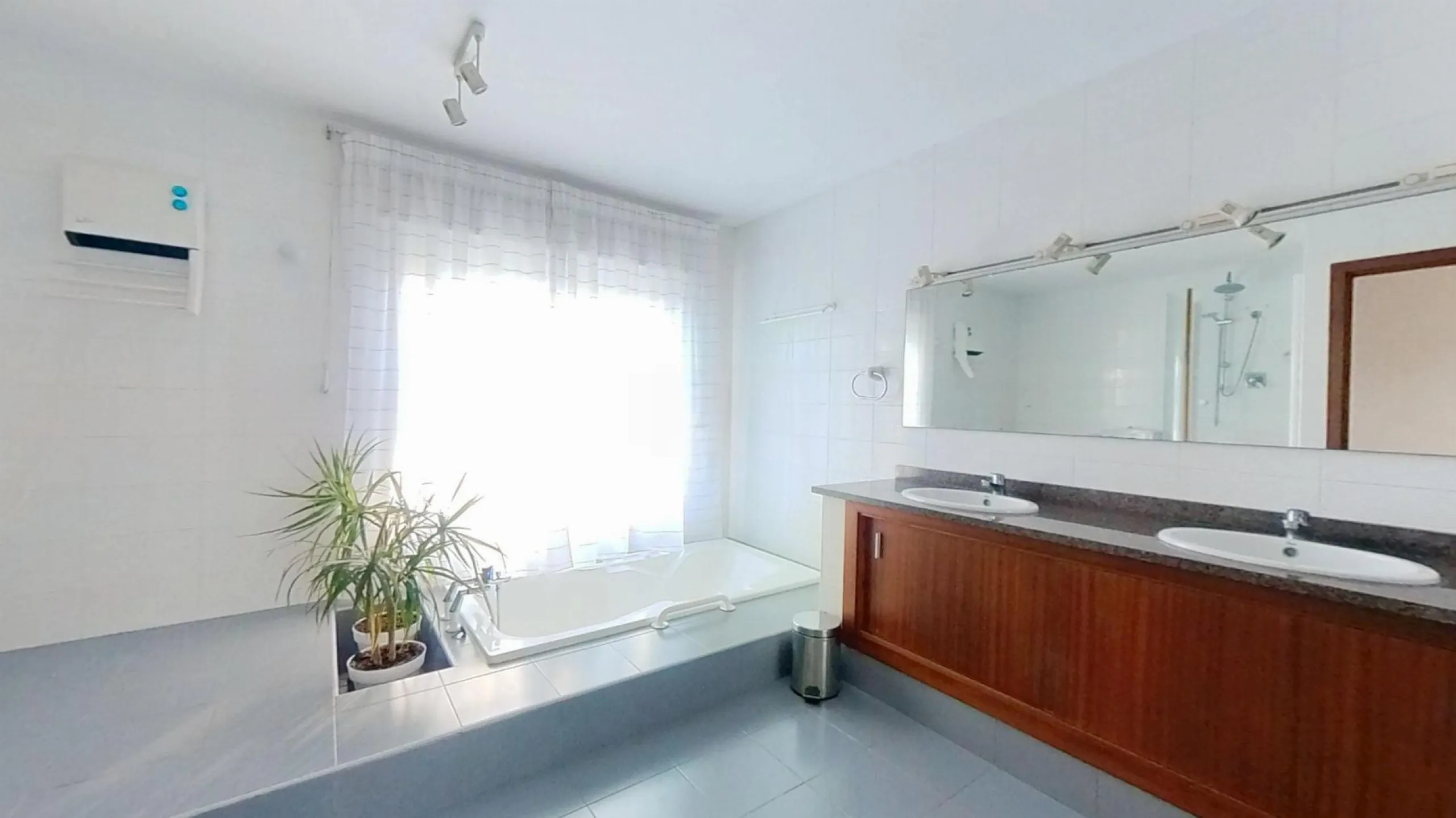 Spacious House by the Sea in Coma Ruga, Costa Dorada