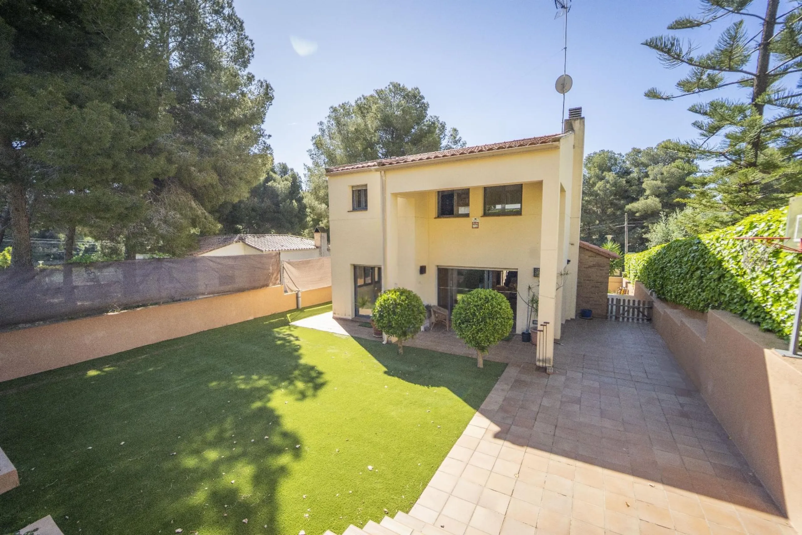 Elegant Villa with Panoramic Sea and Mountain Views in Coma-Ruga, Costa Dorada 