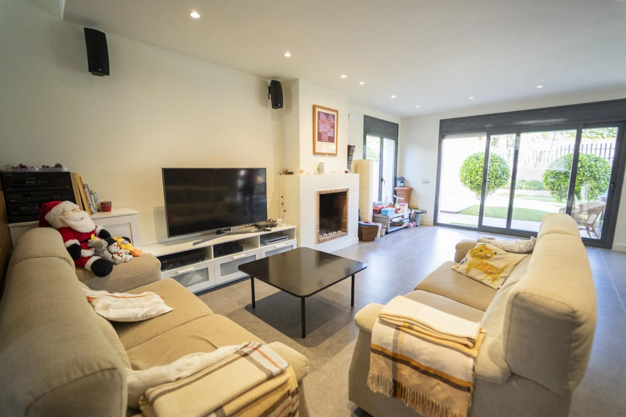 Elegant Villa with Panoramic Sea and Mountain Views in Coma-Ruga, Costa Dorada 