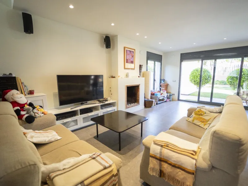 Elegant Villa with Panoramic Sea and Mountain Views in Coma-Ruga, Costa Dorada 