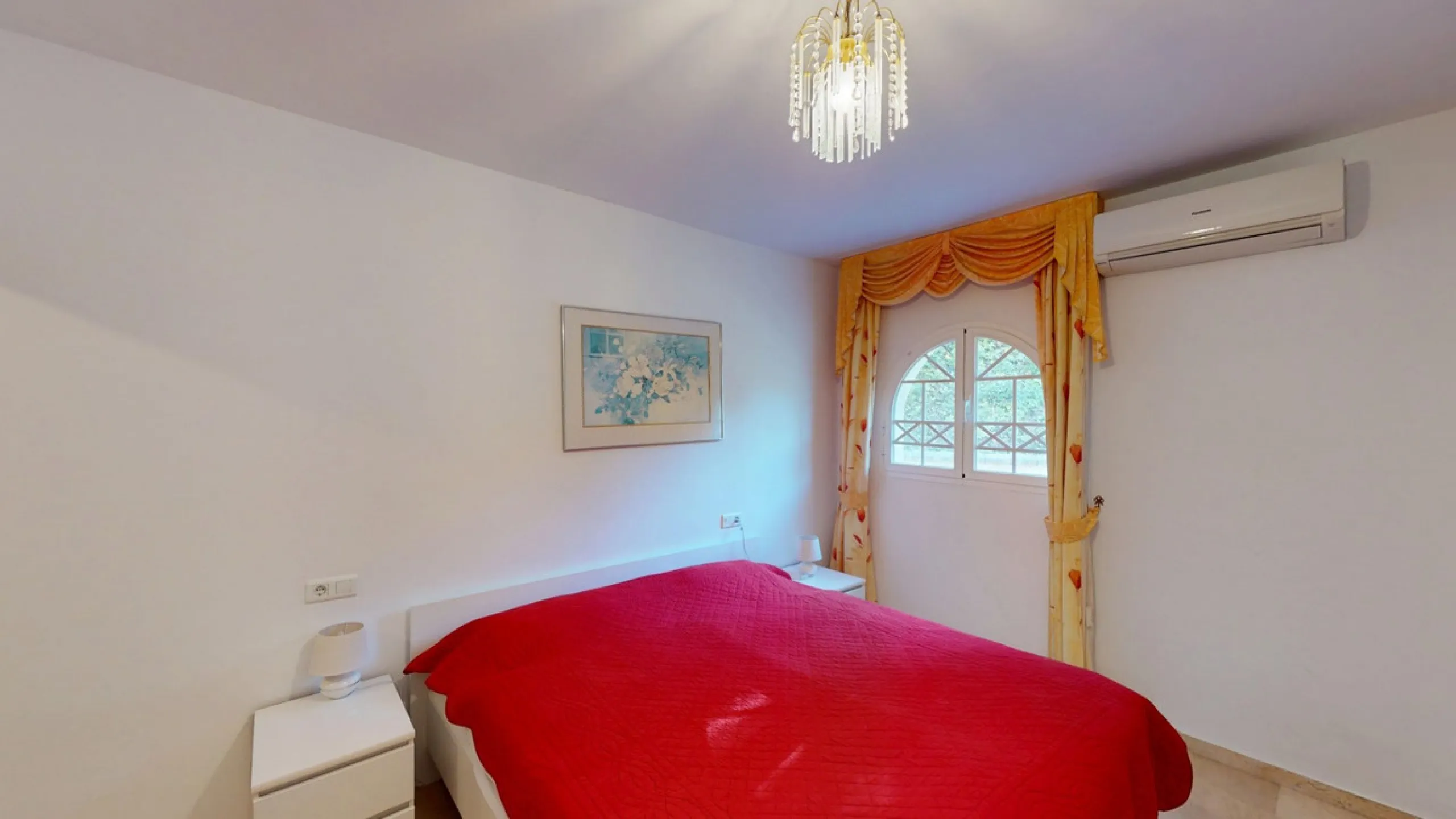 This elegant villa in Arenas, Málaga, offers a harmonious blend of space and style across two levels. The residence boasts four bedrooms and three bathrooms, with the primary bedroom providing generous personal space. The ground floor houses the main livi
