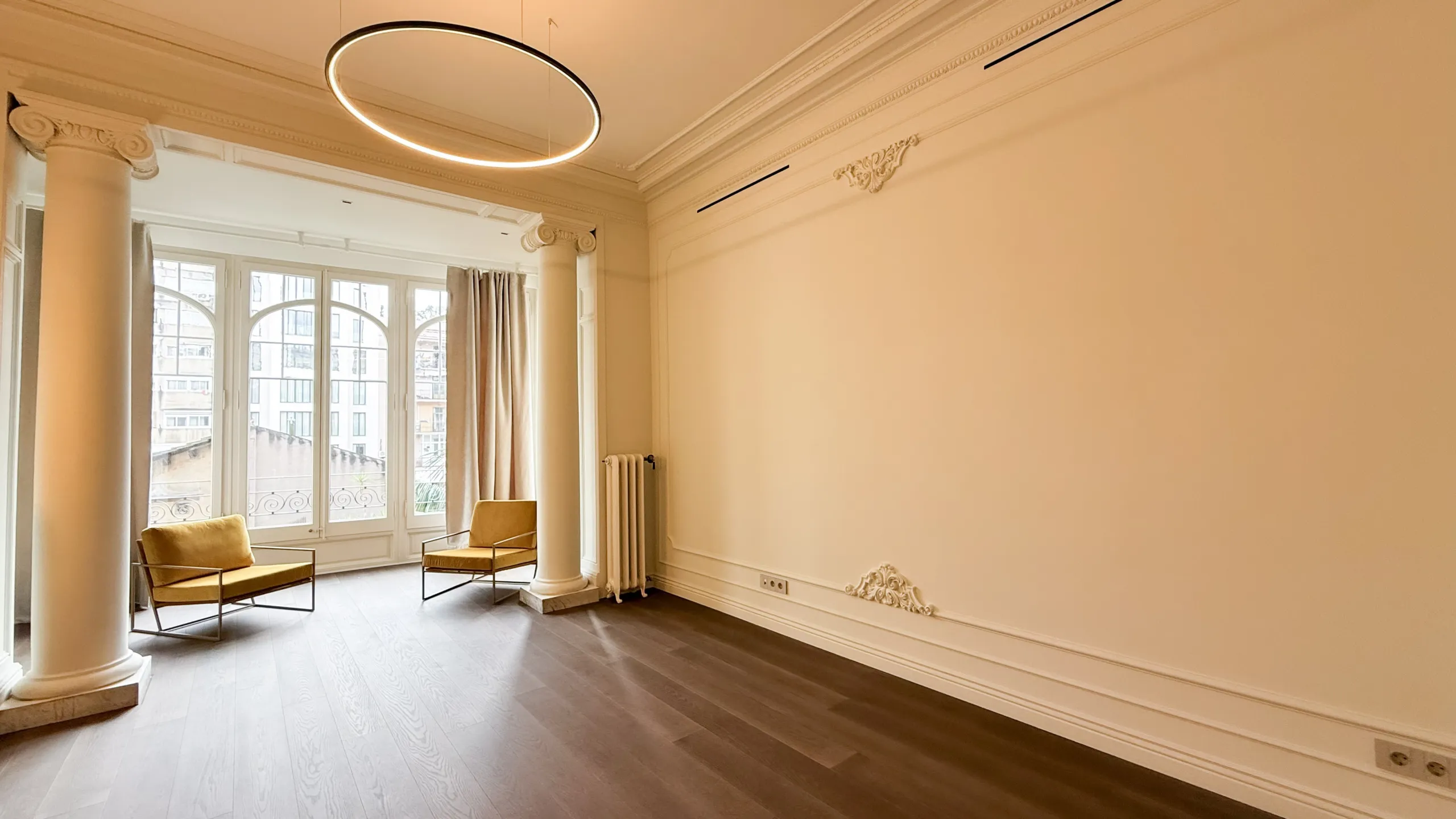 Luxury Apartment in Eixample, Barcelona — Italian Style and Historic Chic
