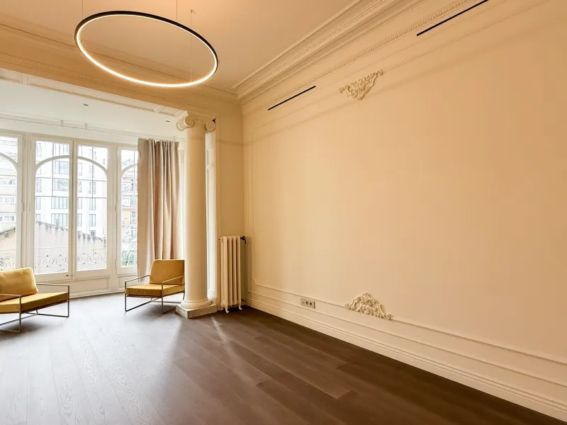 Luxury Apartment in Eixample, Barcelona — Italian Style and Historic Chic