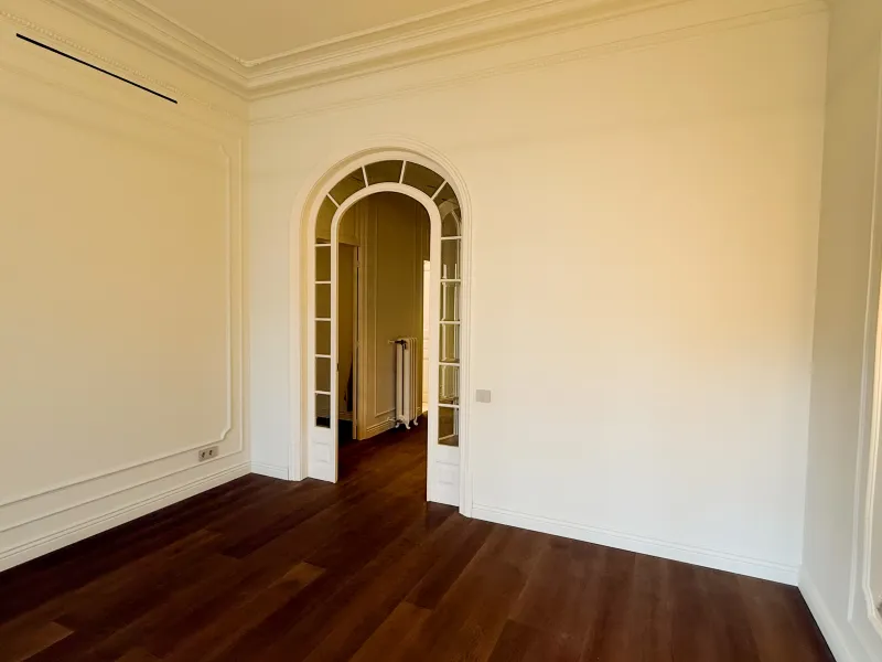 Luxury Apartment in Eixample, Barcelona — Italian Style and Historic Chic