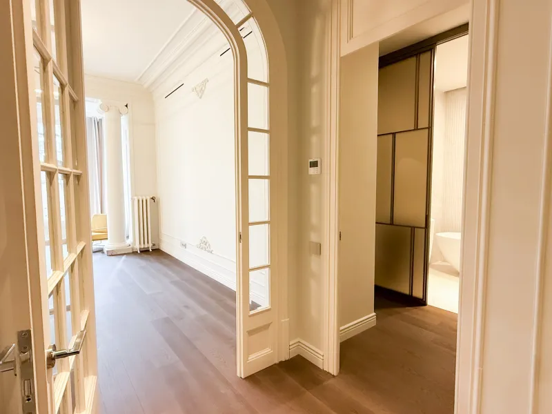 Luxury Apartment in Eixample, Barcelona — Italian Style and Historic Chic