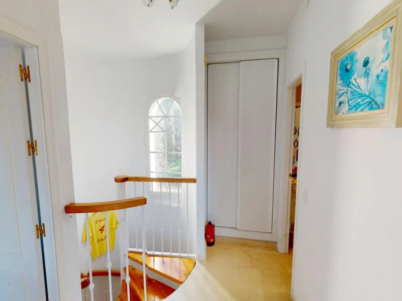 This elegant villa in Arenas, Málaga, offers a harmonious blend of space and style across two levels. The residence boasts four bedrooms and three bathrooms, with the primary bedroom providing generous personal space. The ground floor houses the main livi