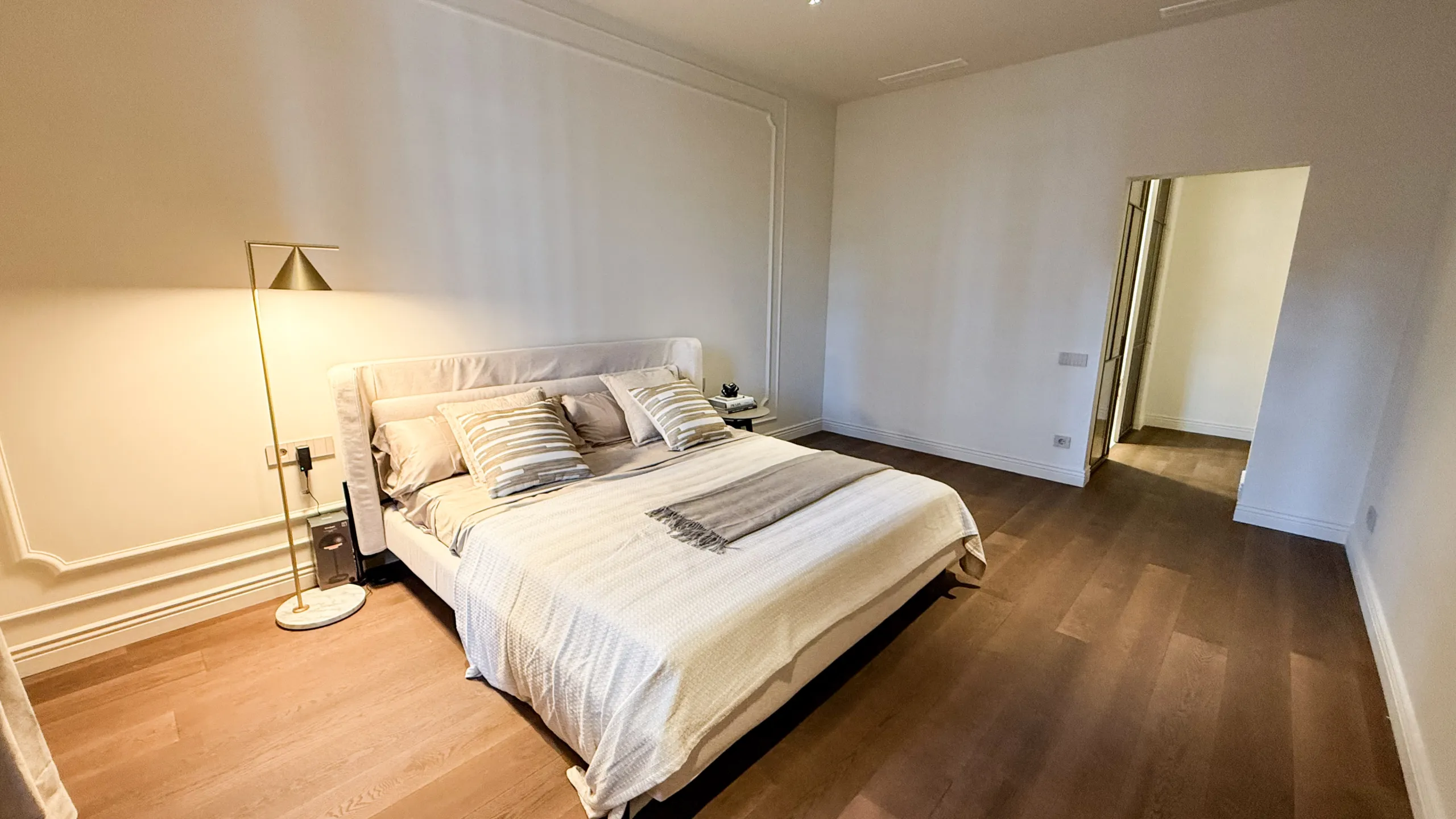 Luxury Apartment in Eixample, Barcelona — Italian Style and Historic Chic