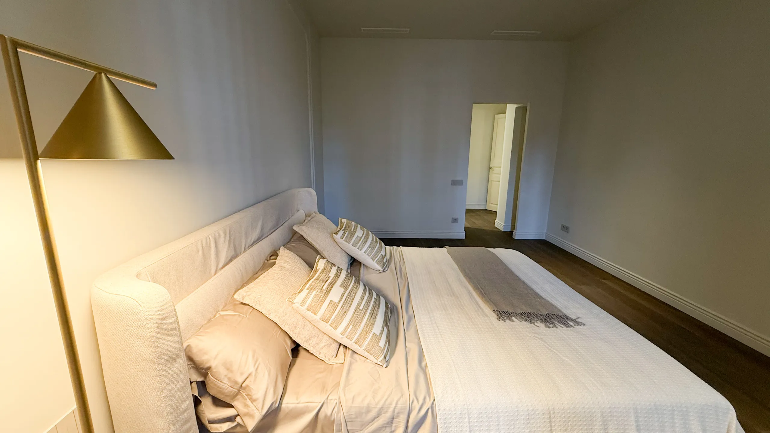 Luxury Apartment in Eixample, Barcelona — Italian Style and Historic Chic