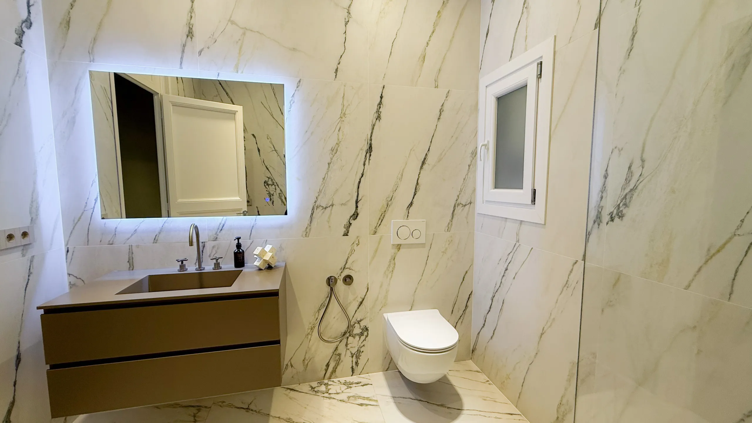 Luxury Apartment in Eixample, Barcelona — Italian Style and Historic Chic
