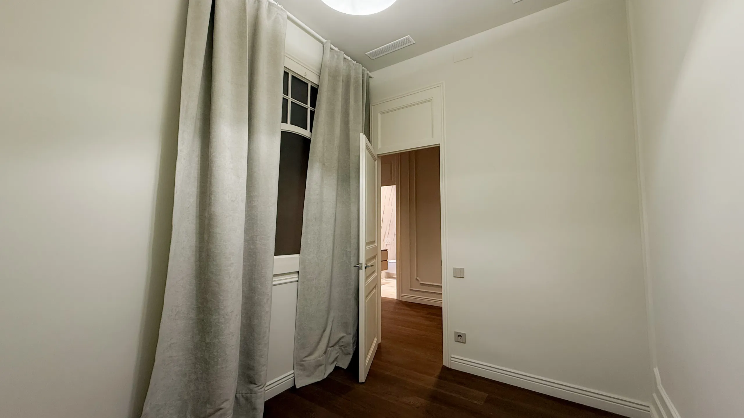 Luxury Apartment in Eixample, Barcelona — Italian Style and Historic Chic