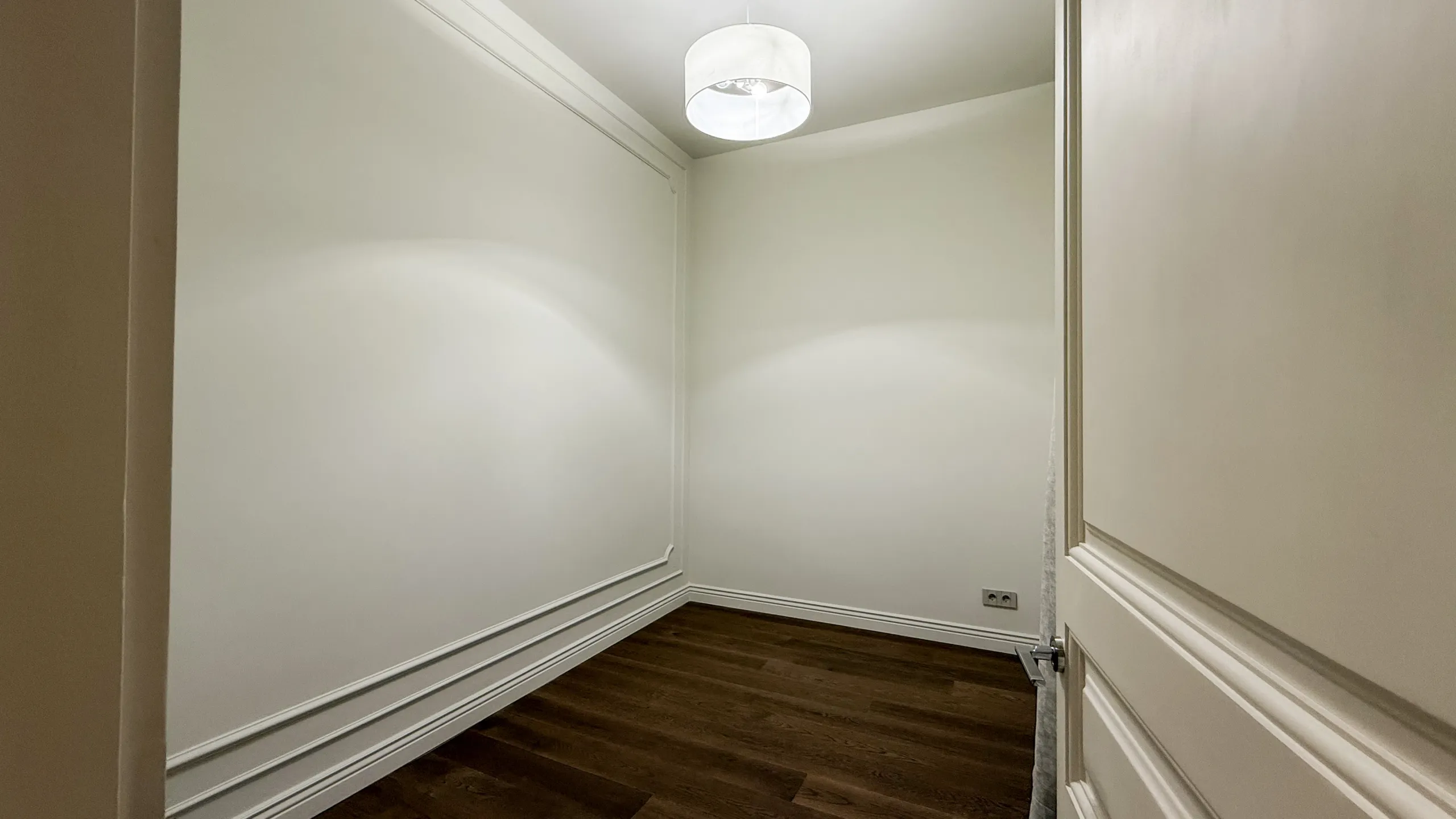 Luxury Apartment in Eixample, Barcelona — Italian Style and Historic Chic