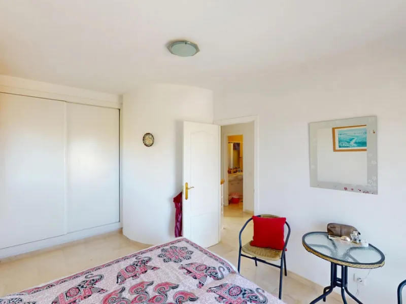 This elegant villa in Arenas, Málaga, offers a harmonious blend of space and style across two levels. The residence boasts four bedrooms and three bathrooms, with the primary bedroom providing generous personal space. The ground floor houses the main livi