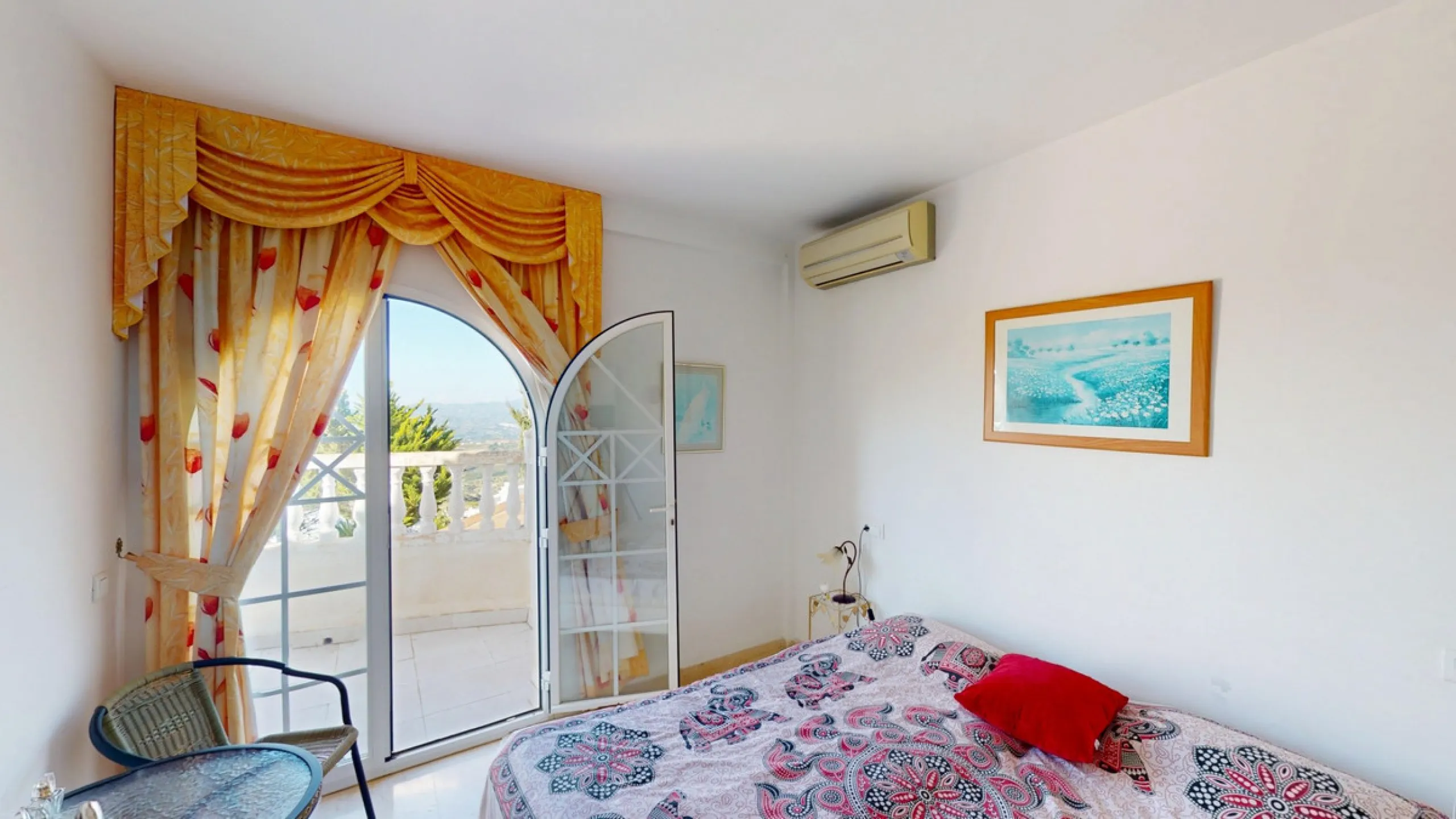 This elegant villa in Arenas, Málaga, offers a harmonious blend of space and style across two levels. The residence boasts four bedrooms and three bathrooms, with the primary bedroom providing generous personal space. The ground floor houses the main livi