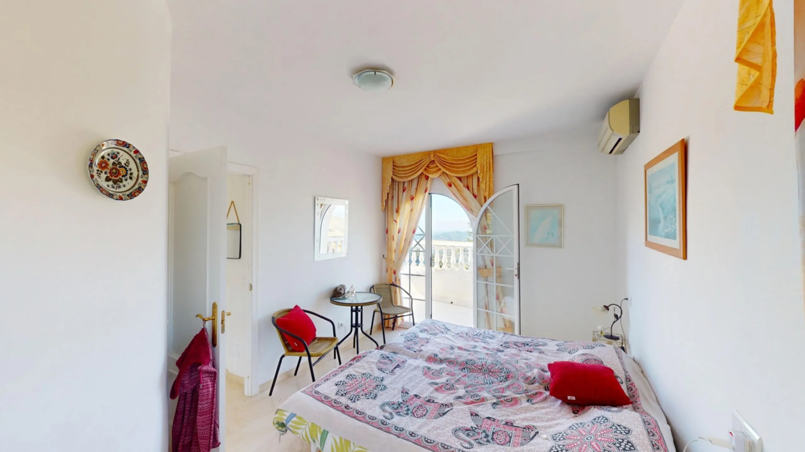 This elegant villa in Arenas, Málaga, offers a harmonious blend of space and style across two levels. The residence boasts four bedrooms and three bathrooms, with the primary bedroom providing generous personal space. The ground floor houses the main livi