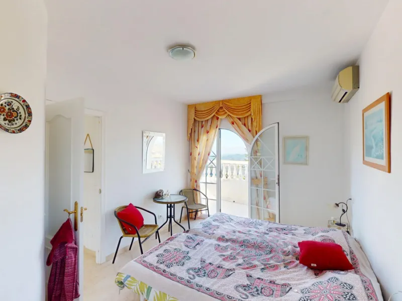 This elegant villa in Arenas, Málaga, offers a harmonious blend of space and style across two levels. The residence boasts four bedrooms and three bathrooms, with the primary bedroom providing generous personal space. The ground floor houses the main livi