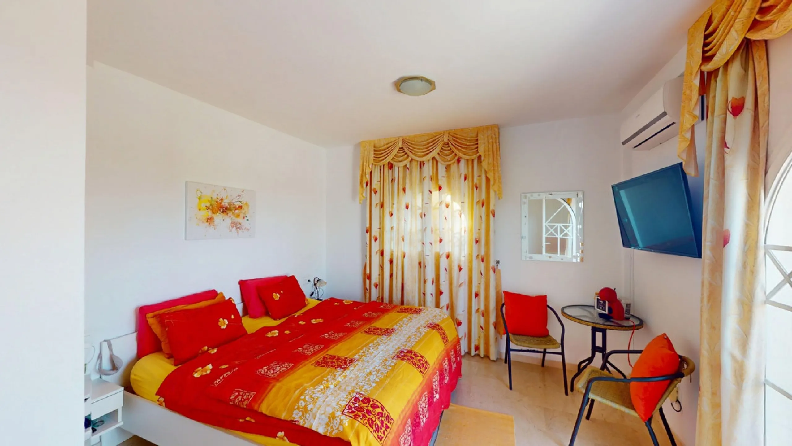 This elegant villa in Arenas, Málaga, offers a harmonious blend of space and style across two levels. The residence boasts four bedrooms and three bathrooms, with the primary bedroom providing generous personal space. The ground floor houses the main livi
