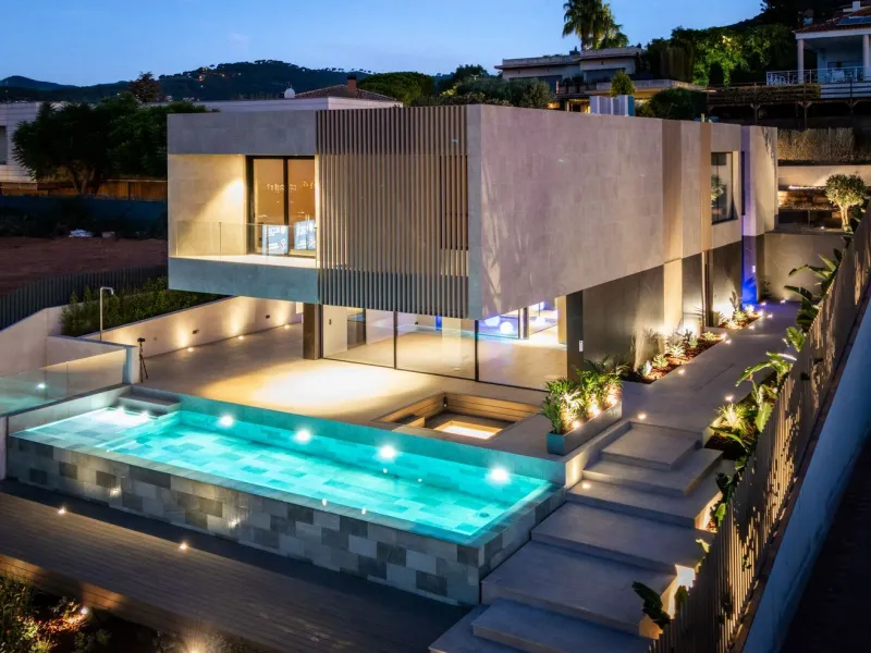 Move-In Ready Luxury Villa in Teia