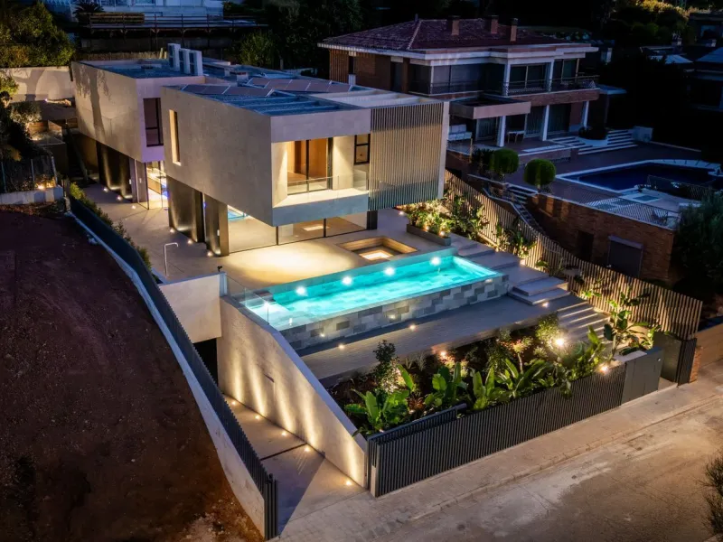 Move-In Ready Luxury Villa in Teia