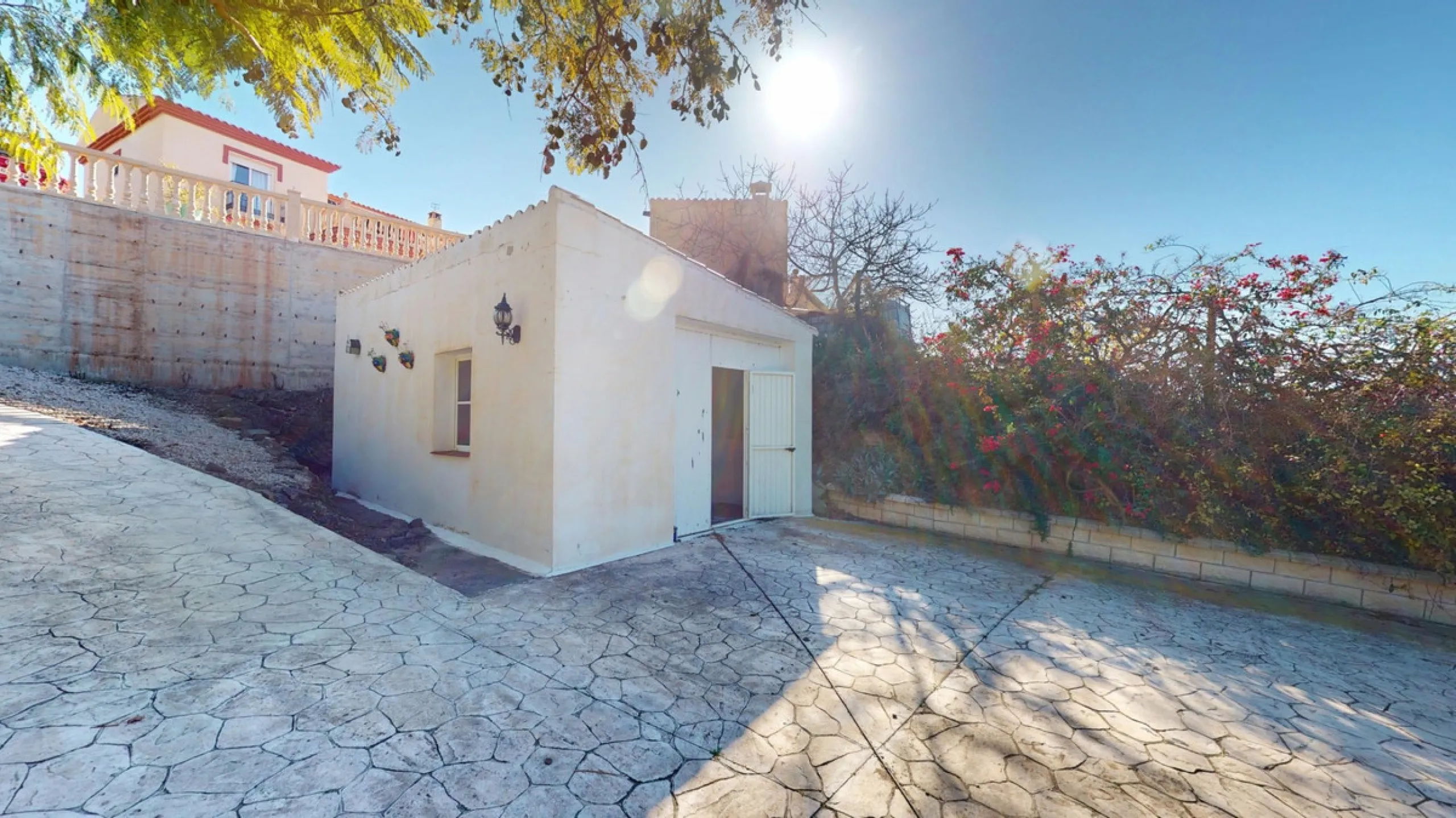 This elegant villa in Arenas, Málaga, offers a harmonious blend of space and style across two levels. The residence boasts four bedrooms and three bathrooms, with the primary bedroom providing generous personal space. The ground floor houses the main livi