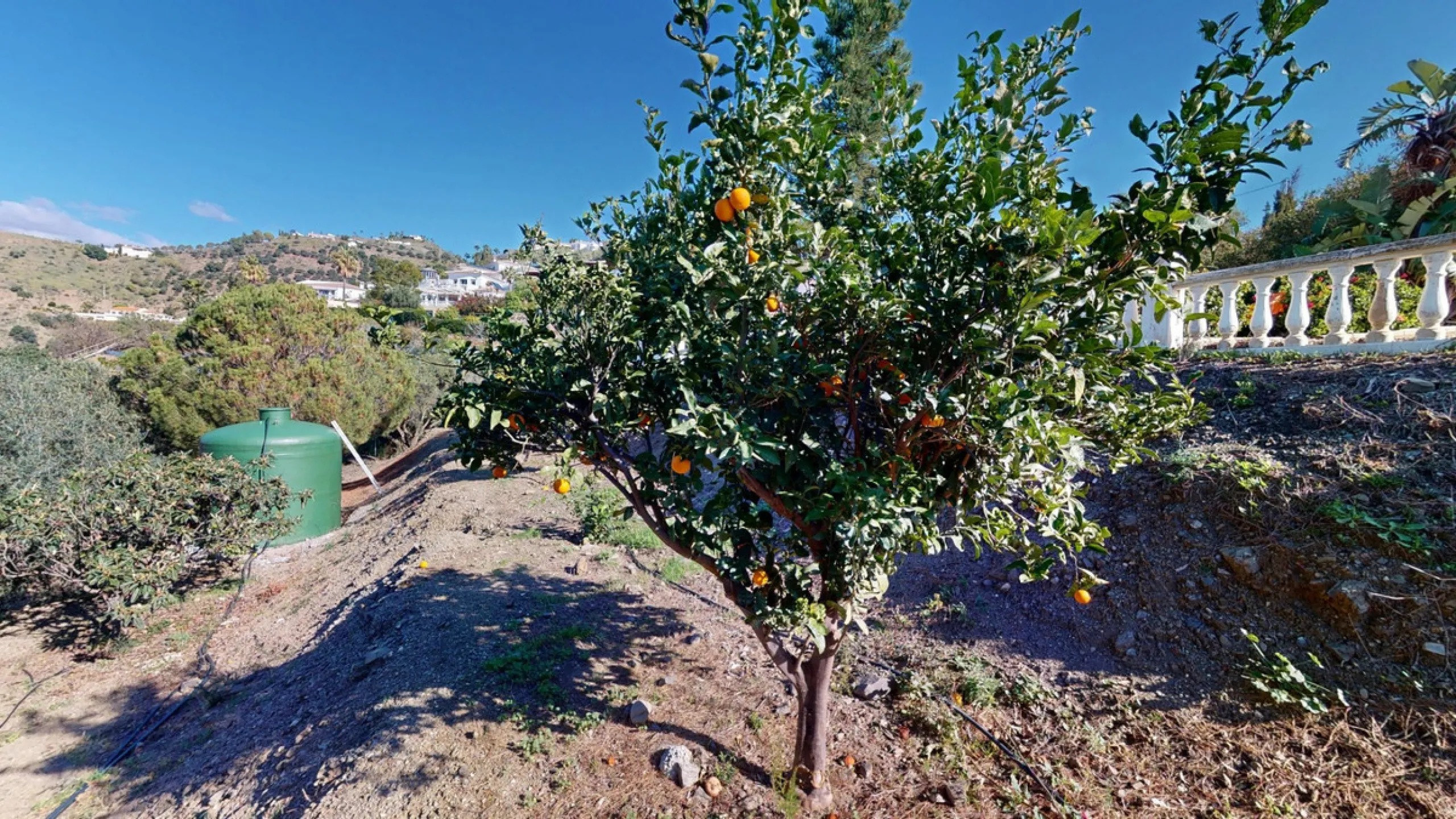 This elegant villa in Arenas, Málaga, offers a harmonious blend of space and style across two levels. The residence boasts four bedrooms and three bathrooms, with the primary bedroom providing generous personal space. The ground floor houses the main livi