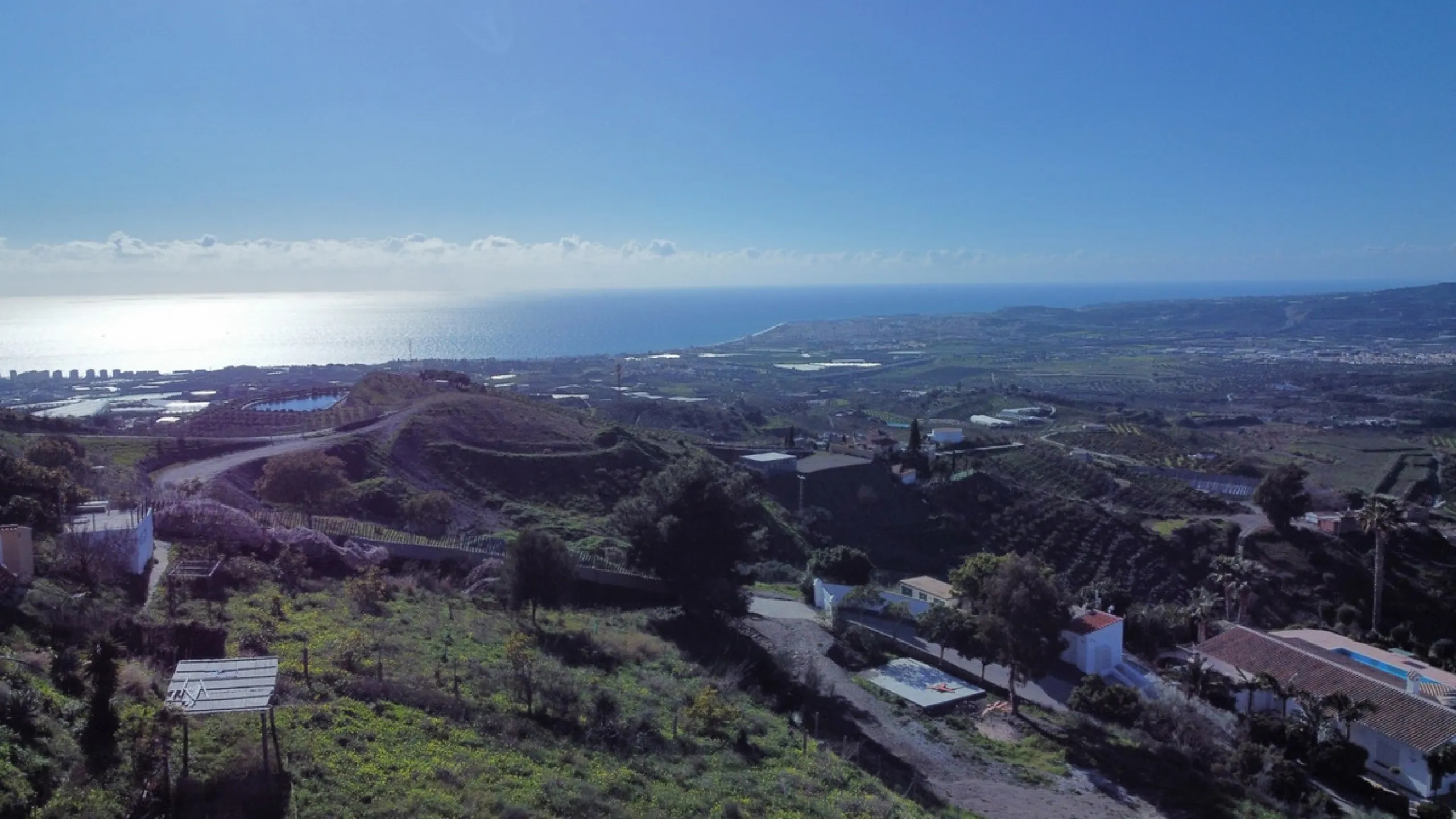 This elegant villa in Arenas, Málaga, offers a harmonious blend of space and style across two levels. The residence boasts four bedrooms and three bathrooms, with the primary bedroom providing generous personal space. The ground floor houses the main livi