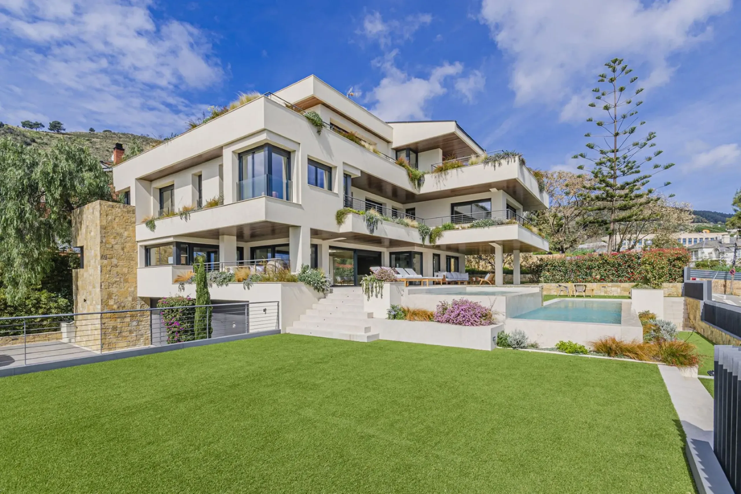 Exclusive Luxury Villa with Panoramic Sea and City Views in the Prestigious Pedralbes District, Barcelona