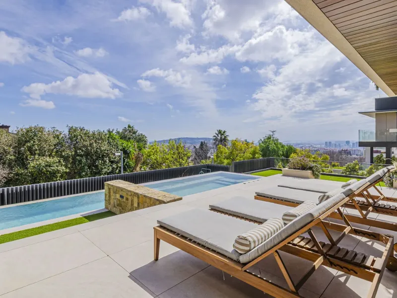 Exclusive Luxury Villa with Panoramic Sea and City Views in the Prestigious Pedralbes District, Barcelona